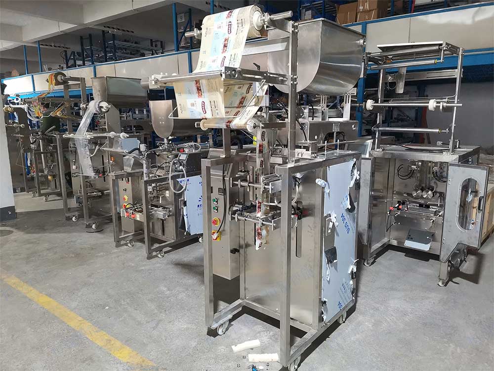 膏藥四邊封包裝機.jpg 膏藥四邊封包裝機.jpg