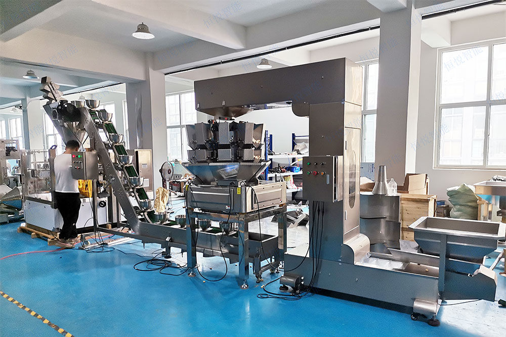 組合秤自動稱重包裝機(jī)是一種集成多斗組合稱重與自動包裝功能的自動化包裝設(shè)備