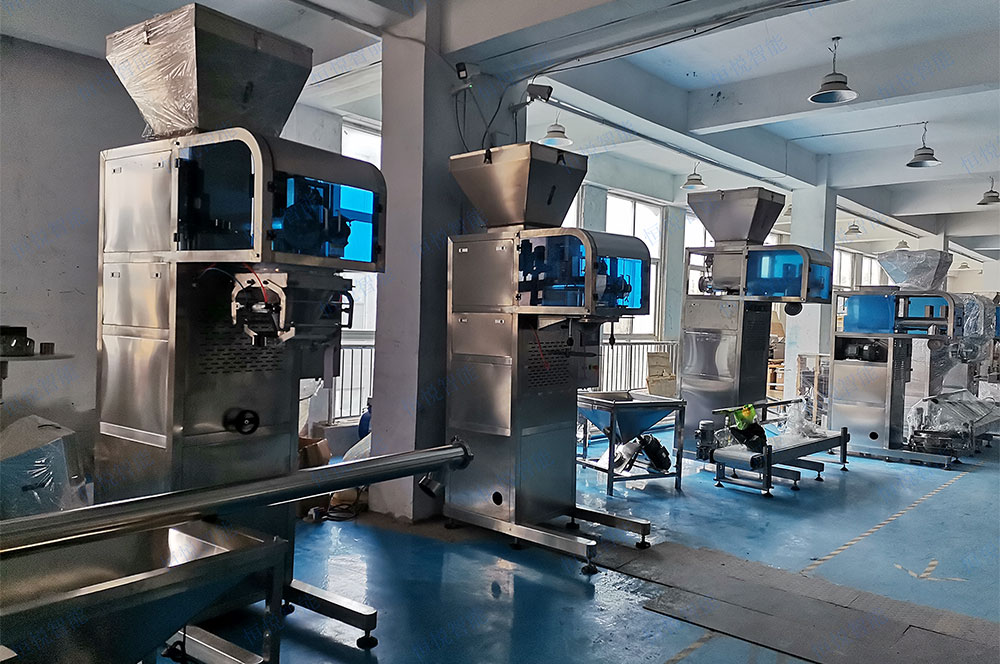 葉面肥自動(dòng)包裝機(jī)通過 “精準(zhǔn)計(jì)量 + 密封包裝 + 智能控制