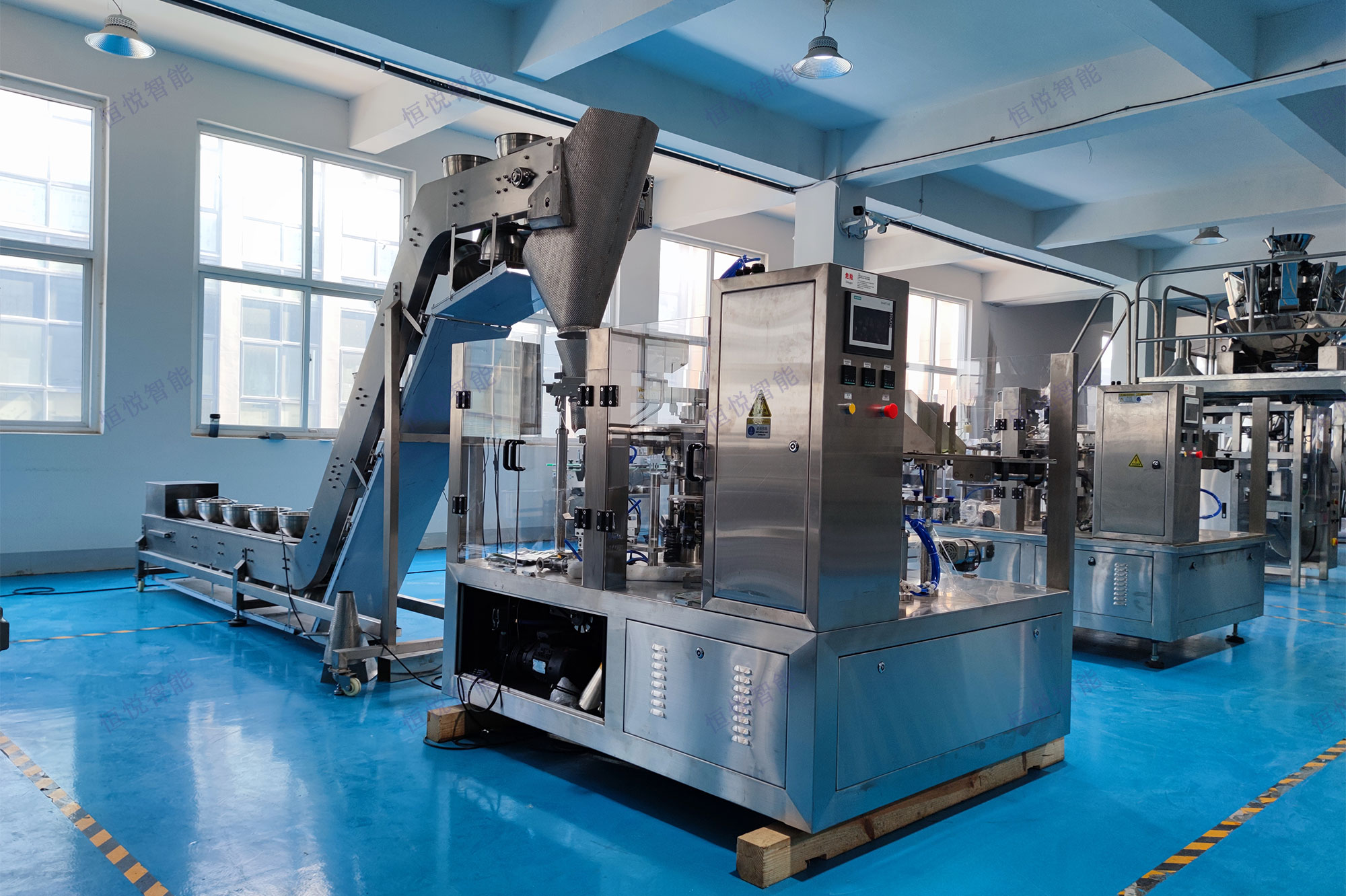 自動(dòng)稱重式預(yù)制菜包裝機(jī)是預(yù)制菜工業(yè)化生產(chǎn)的核心設(shè)備