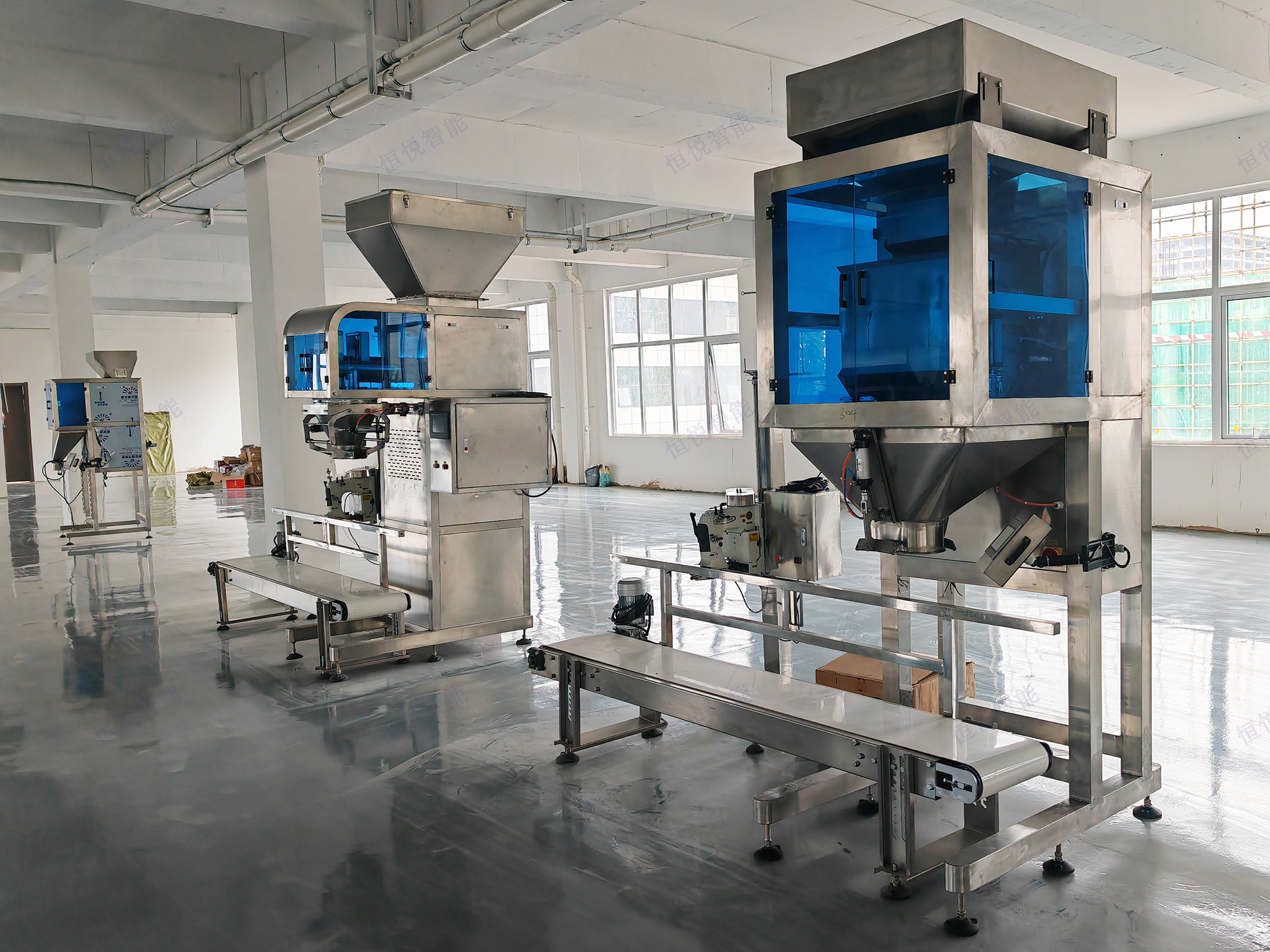 自動(dòng)稱(chēng)重25公斤包裝機(jī)應(yīng)用，顆粒粉末高效包裝解決方案