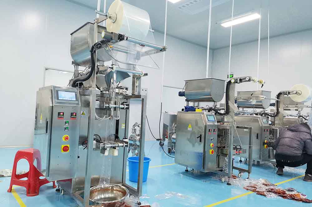 全自動火鍋底料包裝機用于火鍋料、豆瓣醬、辣椒醬等等產(chǎn)品包裝