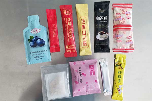 全自動(dòng)豆?jié){粉包裝機(jī)可實(shí)現(xiàn)背封長條袋型，三邊封、圓角袋型等精美包裝