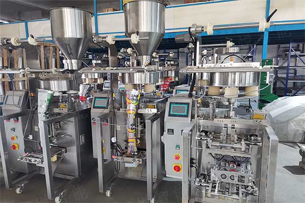 小顆粒全自動包裝機在顆粒劑、干果、膨化小食品等領(lǐng)域應用較多