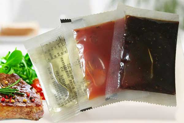 蔬菜包、粉料包、醬料包、骨湯包等產(chǎn)品的小袋方便面調(diào)料包裝機(jī)